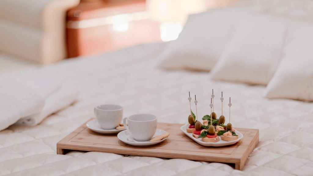 lady mura yacht charter breakfast in bed