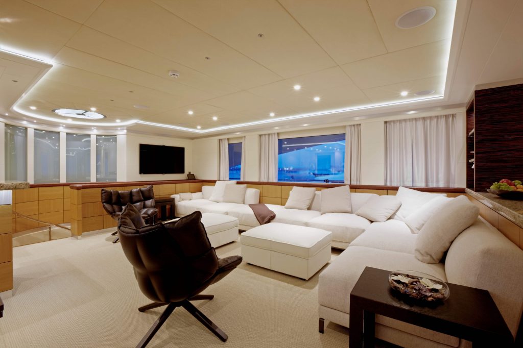 quaranta yacht charter salon