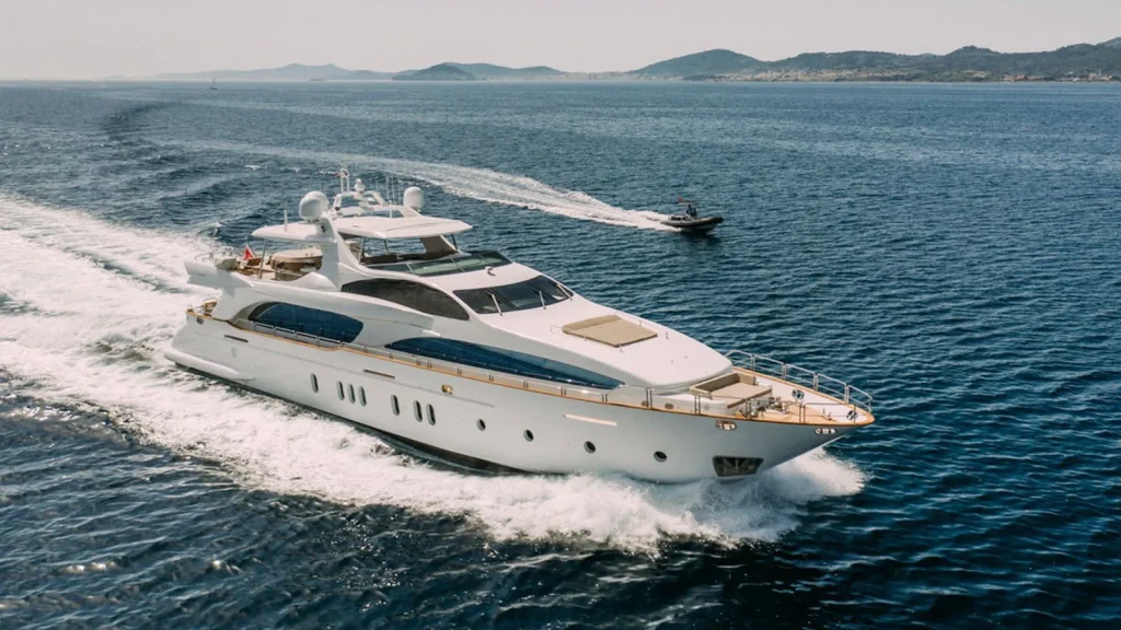 artemy yacht charter at cruising speed