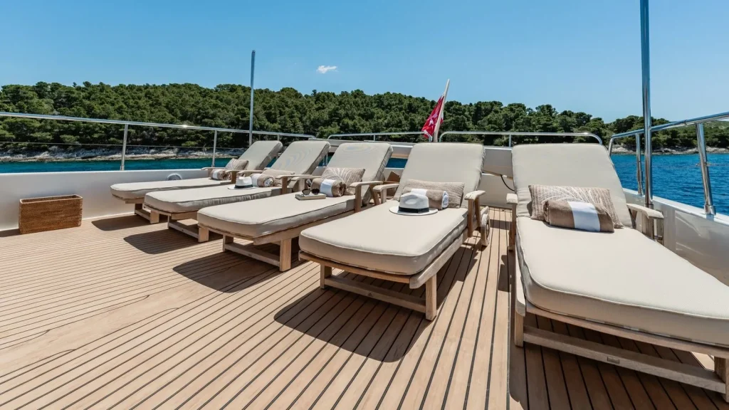 imagine yacht charter sun loungers