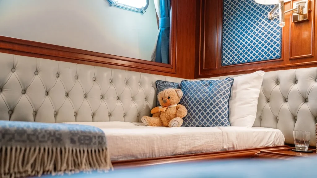 imagine yacht charter twin cabin bed