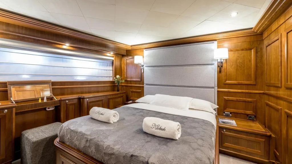 klobuk yacht charter double cabin