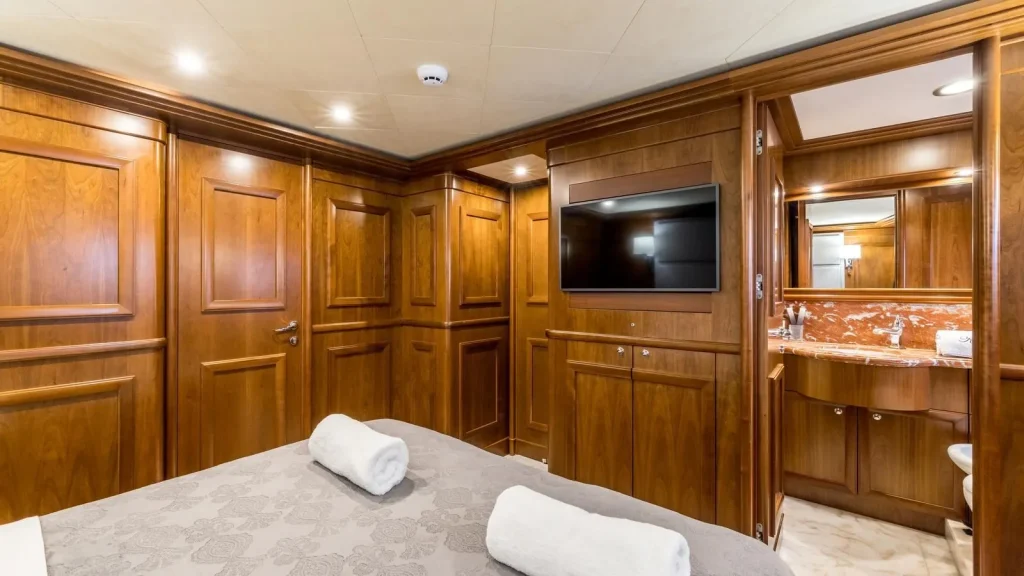 klobuk yacht charter double cabin en suite view