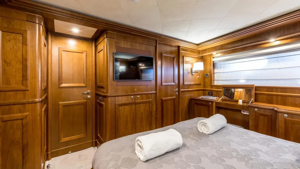 klobuk yacht charter double cabin tv