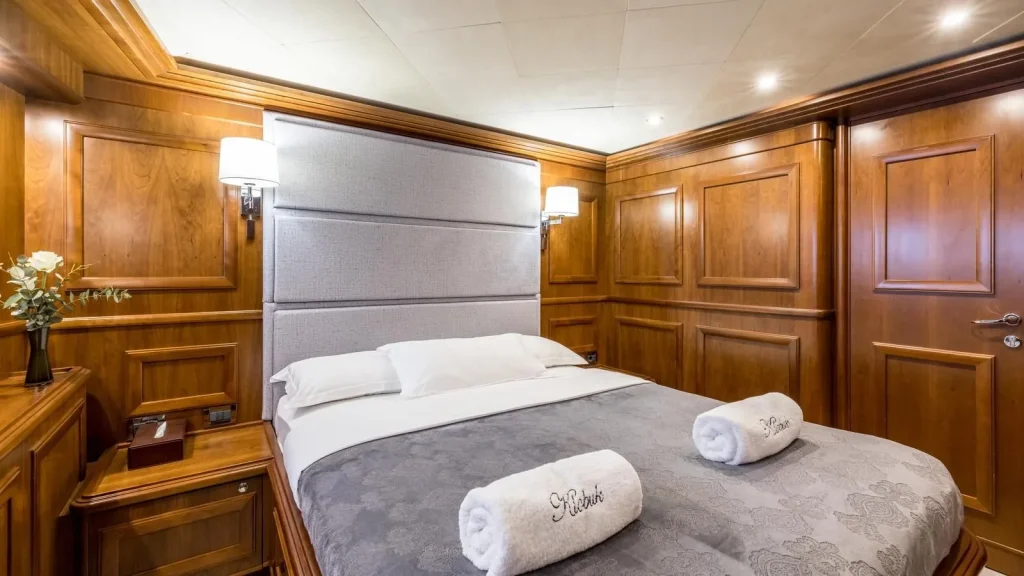 klobuk yacht charter double cabin view