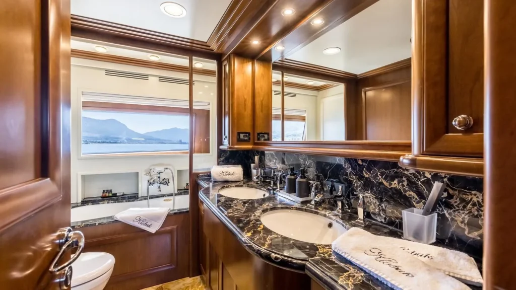 klobuk yacht charter master en suite