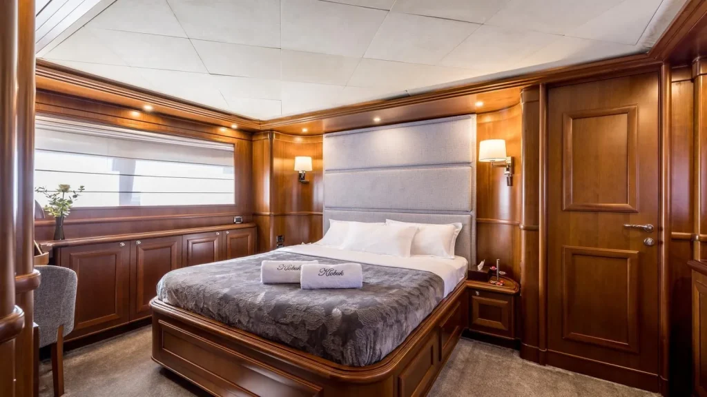 klobuk yacht charter master suite