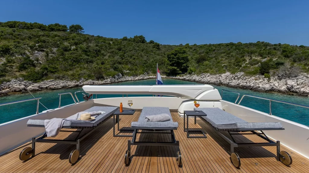klobuk yacht charter sun loungers