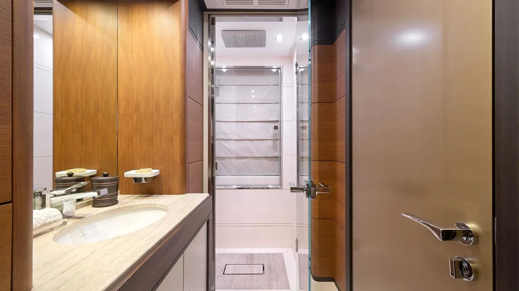 lady mrd yacht charter twin en suite