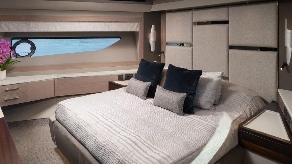 mowana yacht charter vip cabin berth