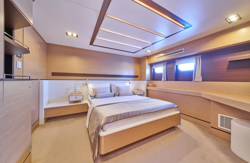 omnia yacht charter double cabin