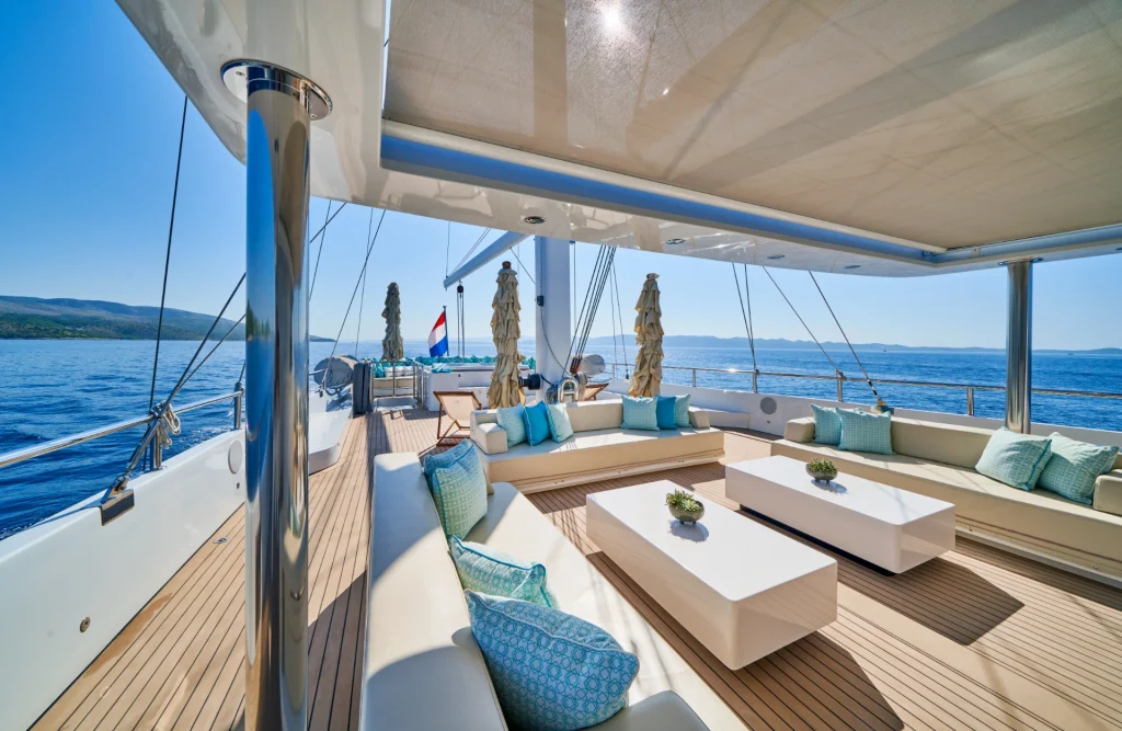 omnia yacht charter sundeck