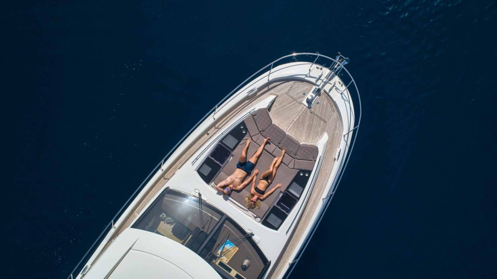 simull yacht charter bow aerial