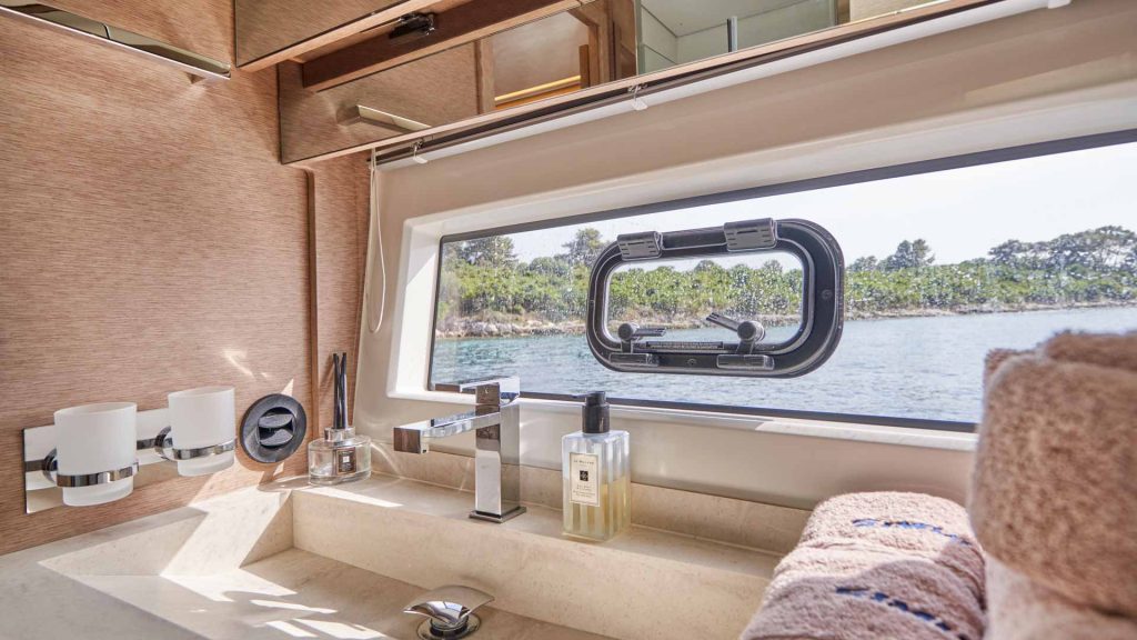 simull yacht charter sink