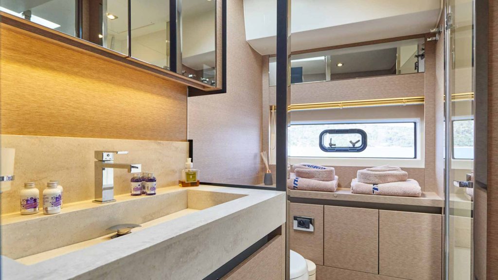 simull yacht charter vip cabin en suite