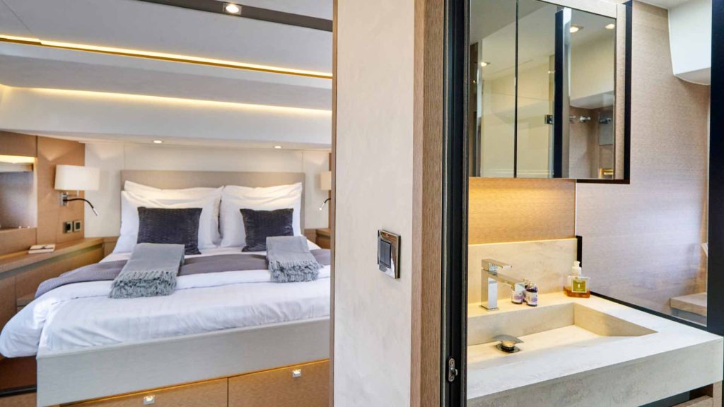 simull yacht charter vip en suite