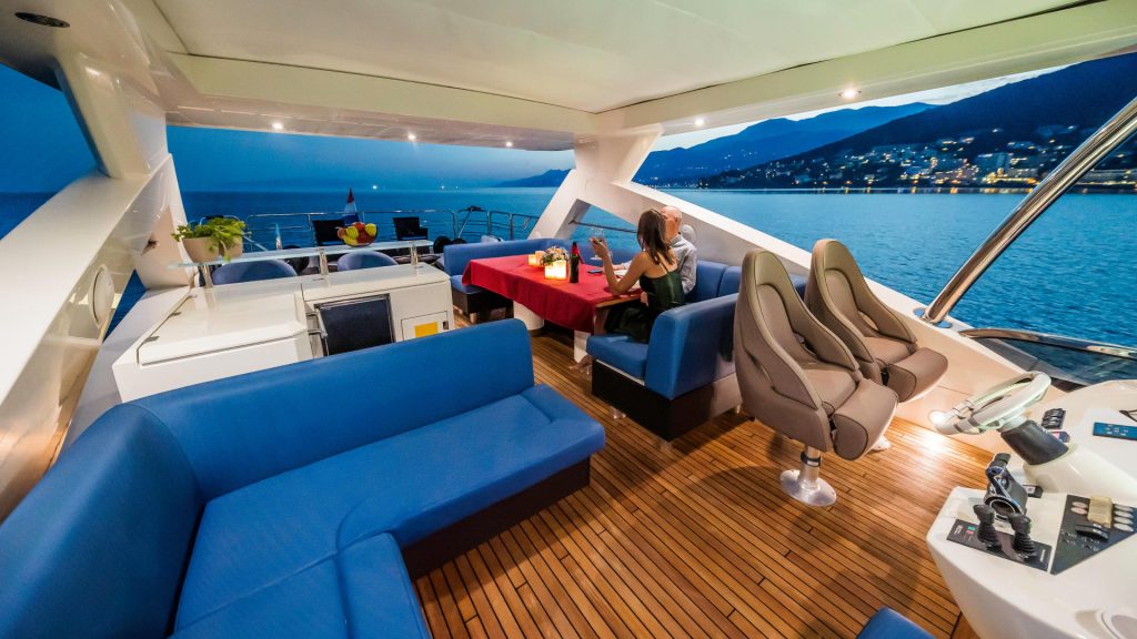 the best way yacht charter flybridge