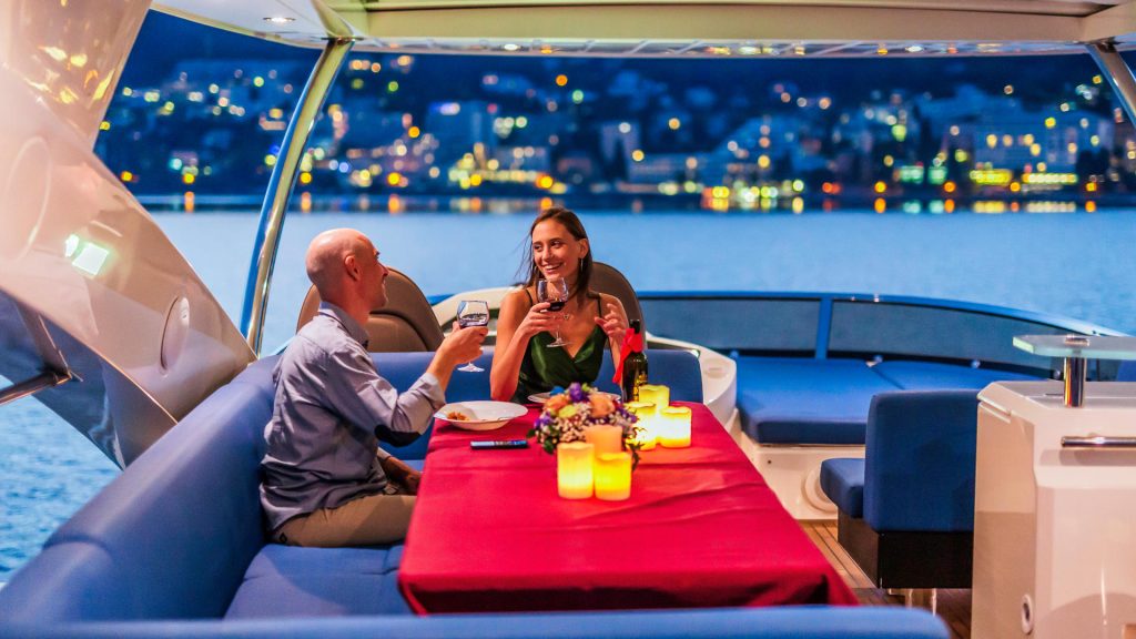 the best way yacht charter guests dining