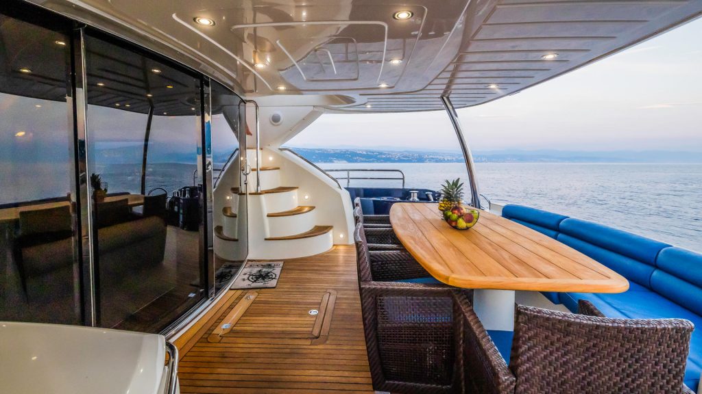 the best way yacht charter main deck aft