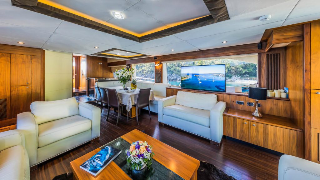 the best way yacht charter salon