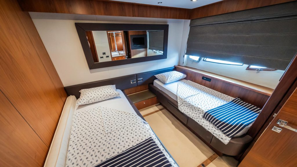 the best way yacht charter twin cabin beds