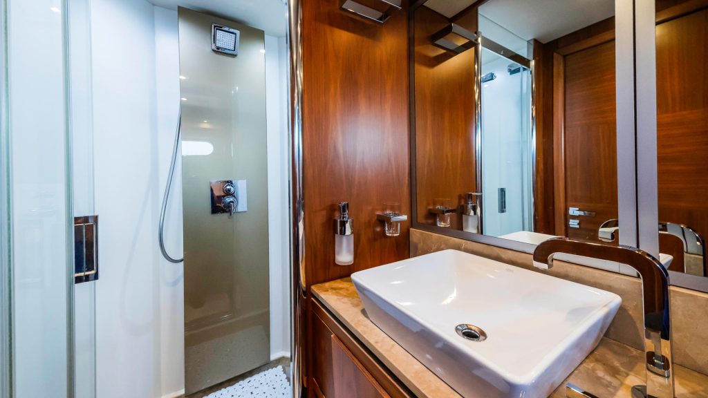 the best way yacht charter twin en suite