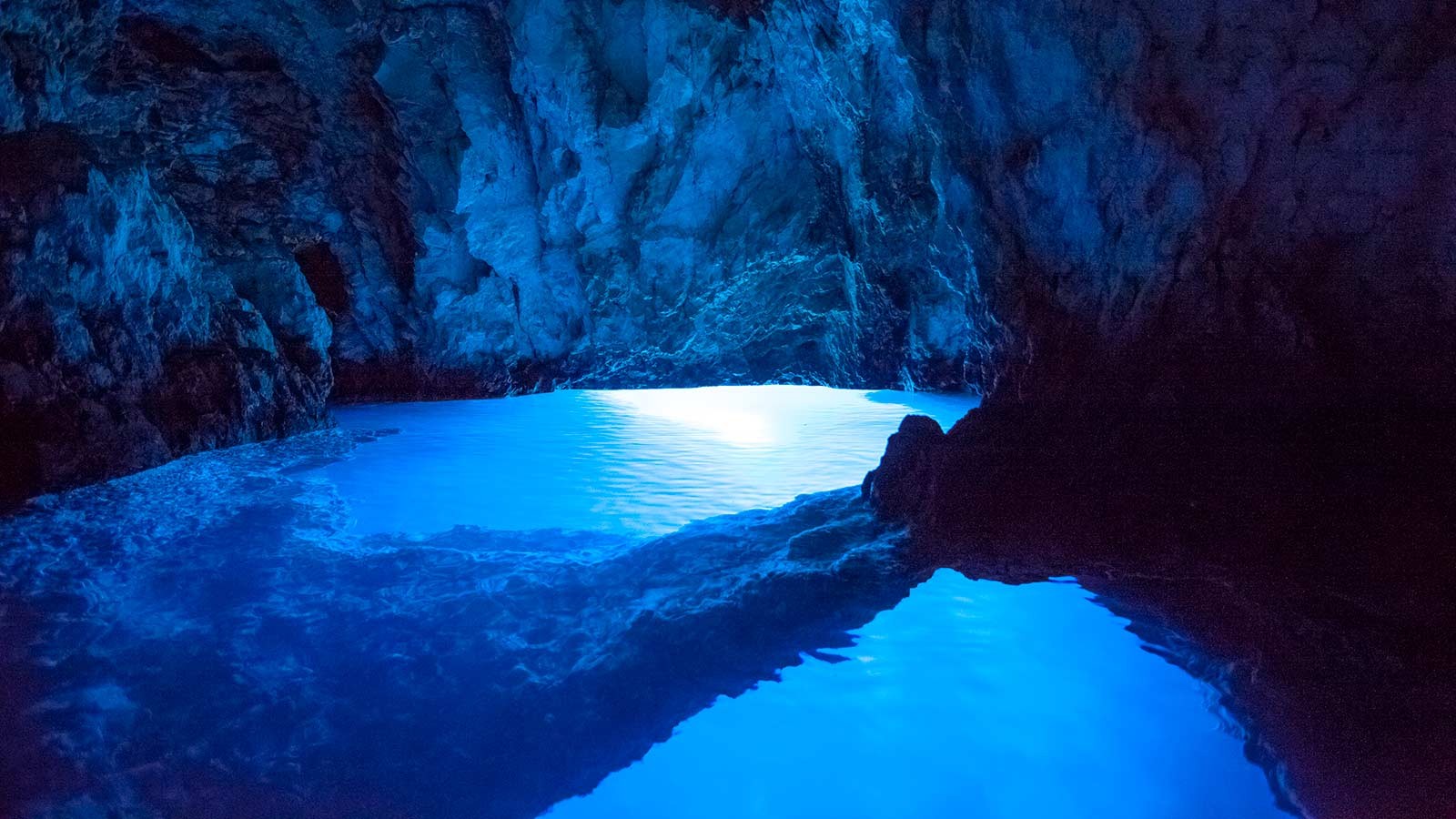 caves in croatia bisevo cave