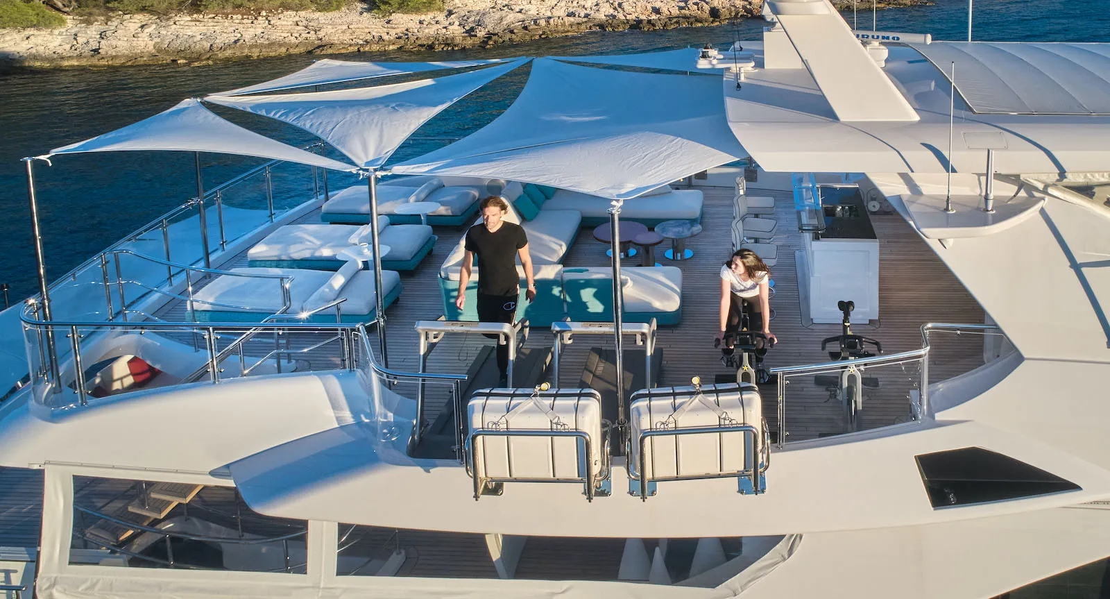 yacht gym-couple working out