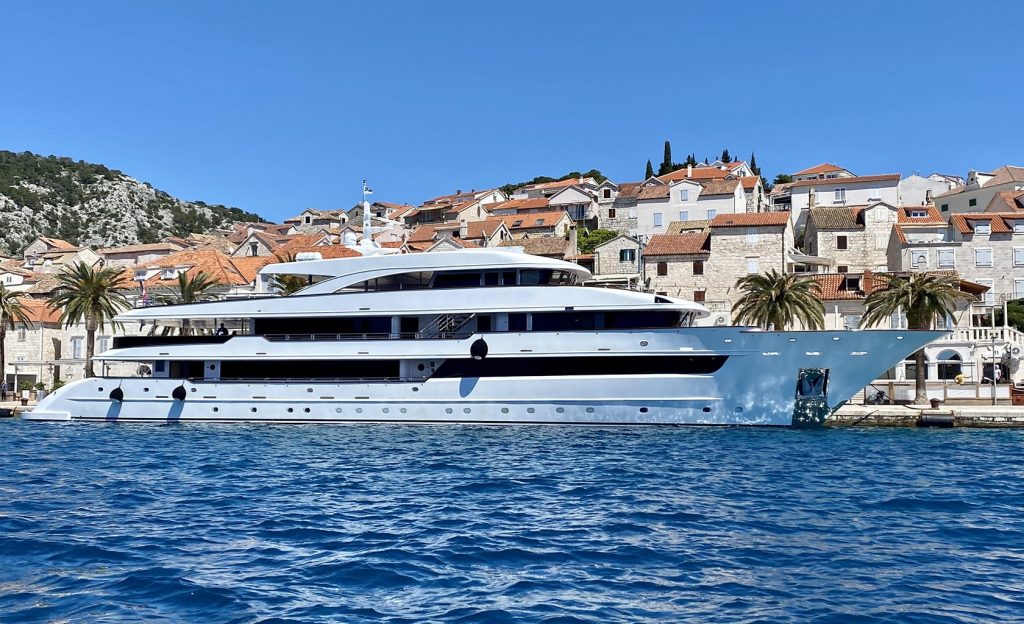 phoenix 72 yacht charter at anchor