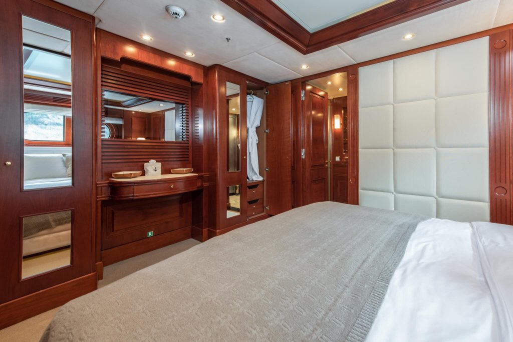 Tirea yacht charter double cabin vanity & wardrobe
