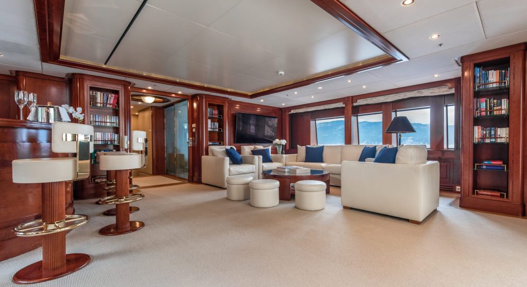Tirea yacht charter skylounge bar