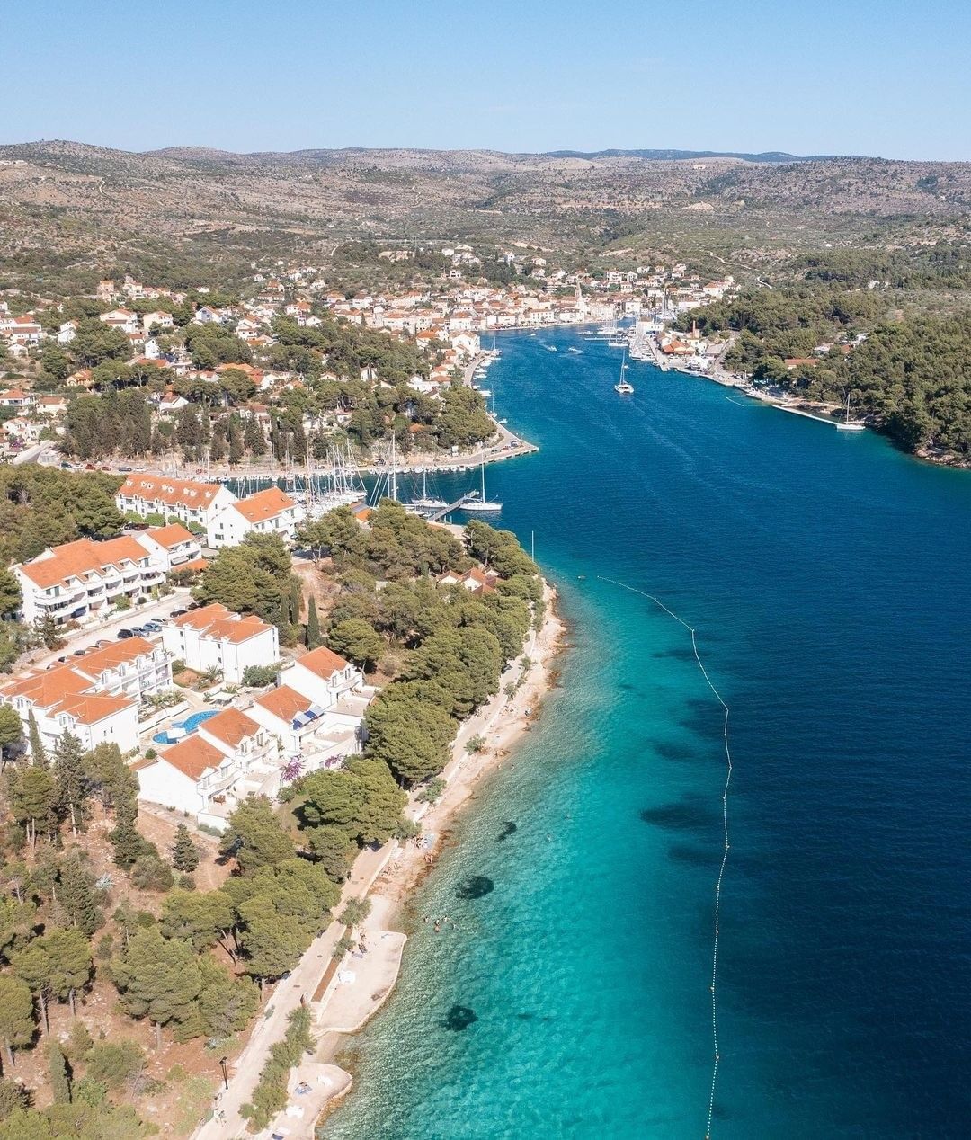 Yacht Charter in Brač bays mooring anchor