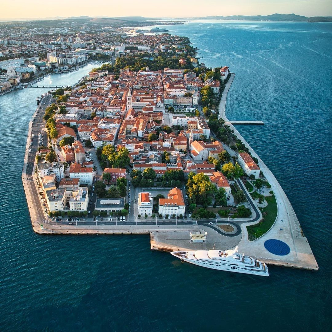 Yacht Charter in Zadar greeting to the sun