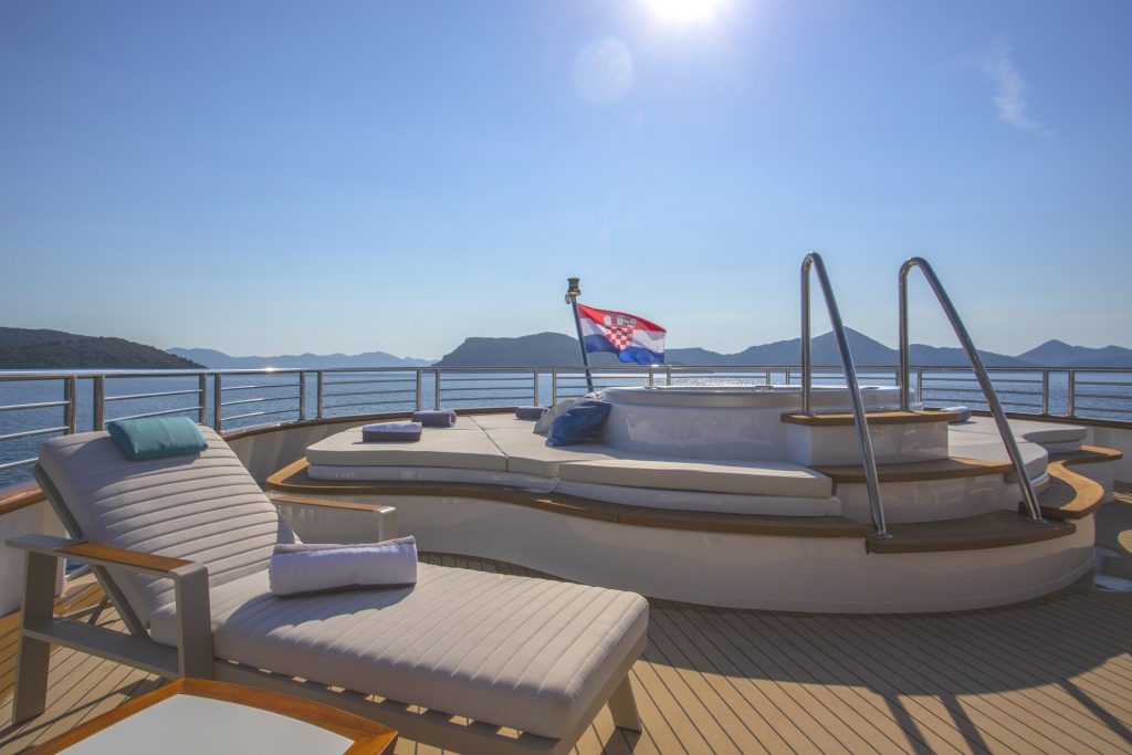 anthea yacht charter jacuzzi with entry steps