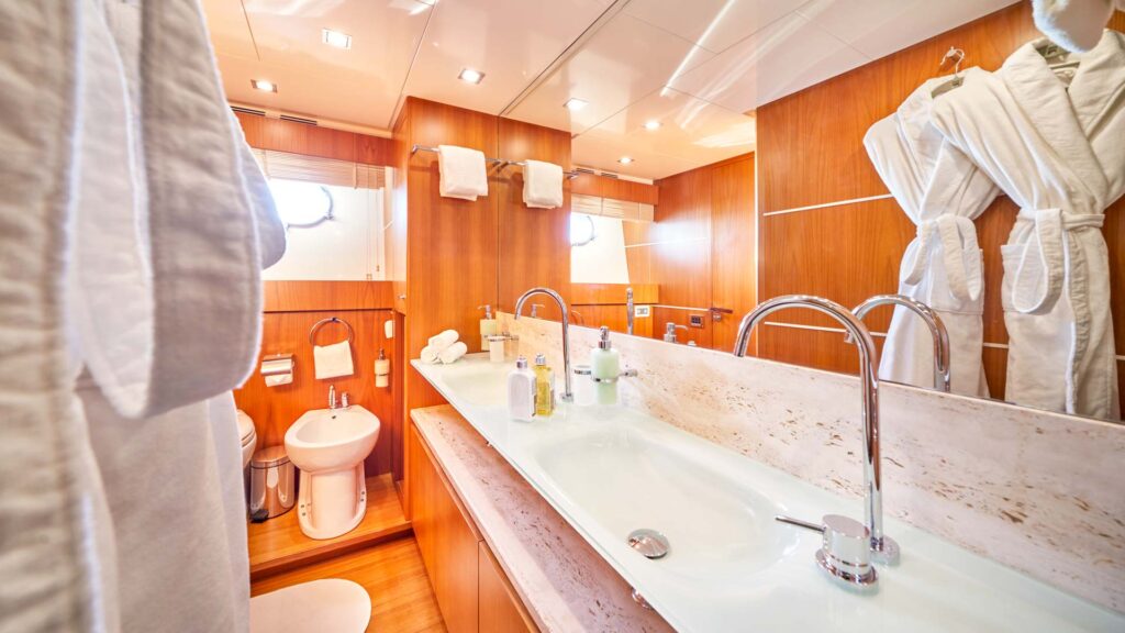 double sink in the yacht en suite