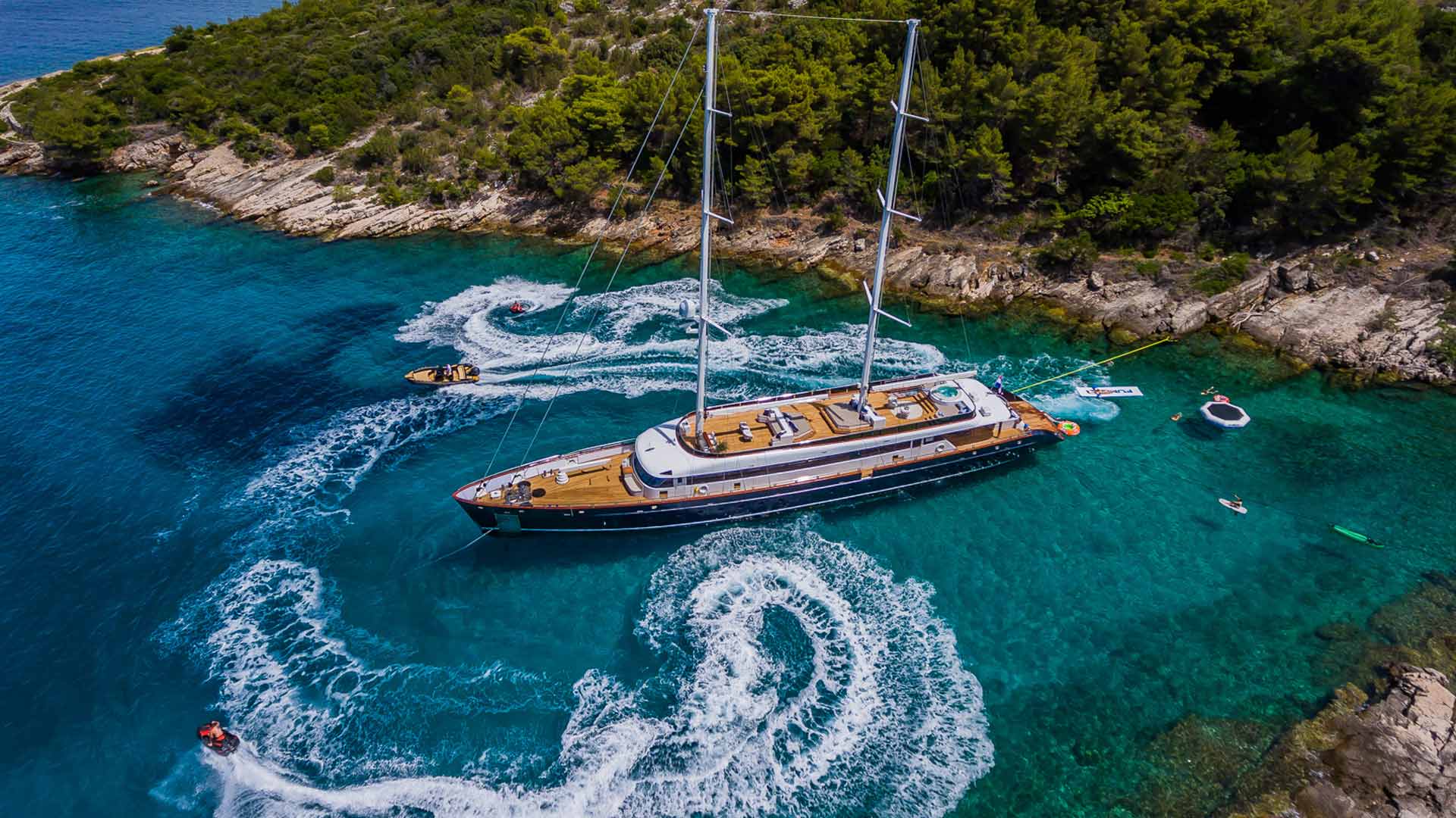 A sailing yacht is perfect for team-building