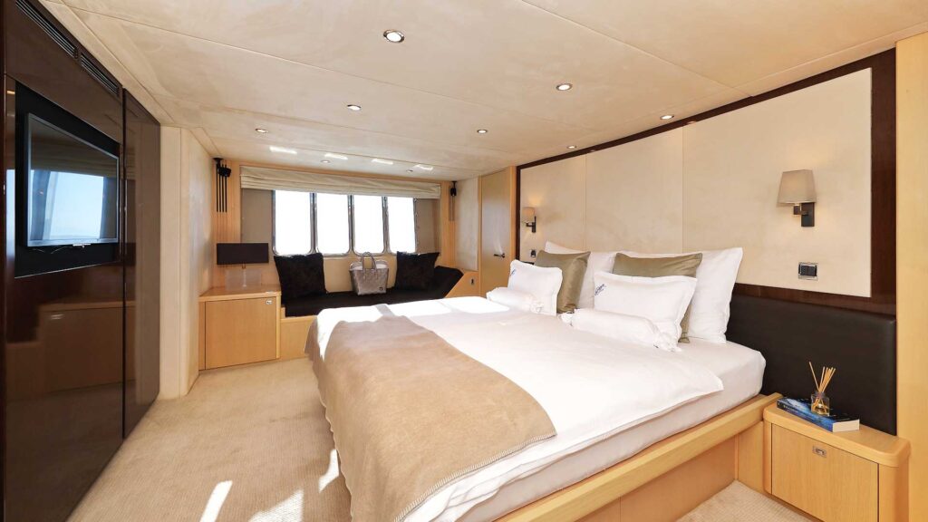 insieme yacht charter master suite
