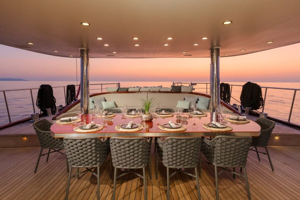 lady git main deck dining area for up to 10 guests