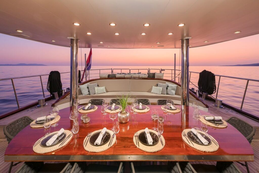 al fresco dining table looking aft