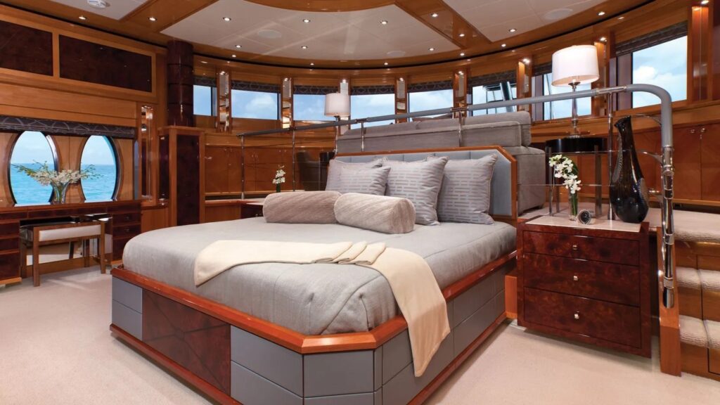 impromptu yacht charter master suite