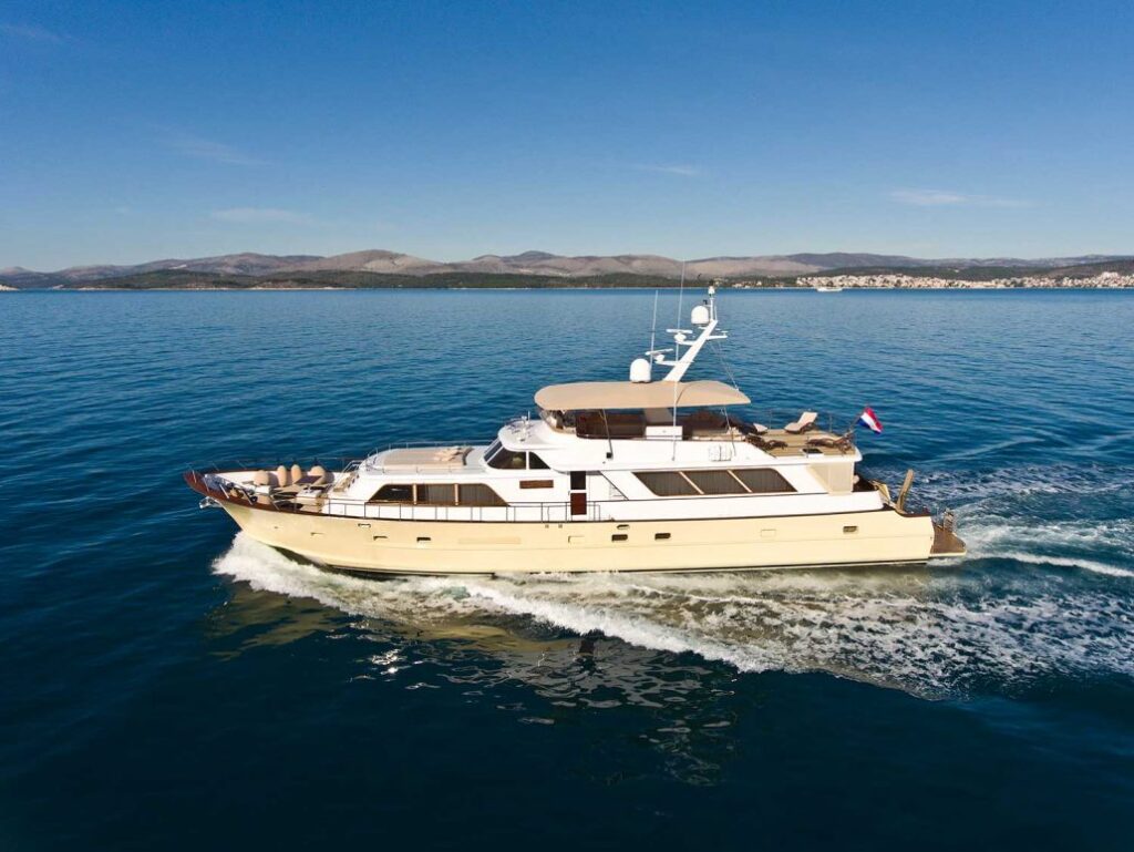 auriane yacht charter cruising
