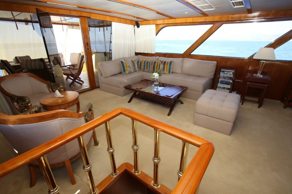 auriane yacht charter salon area
