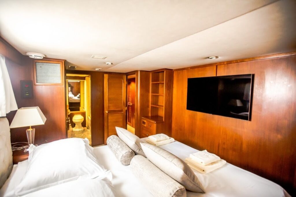 auriane yacht charter vip stateroom