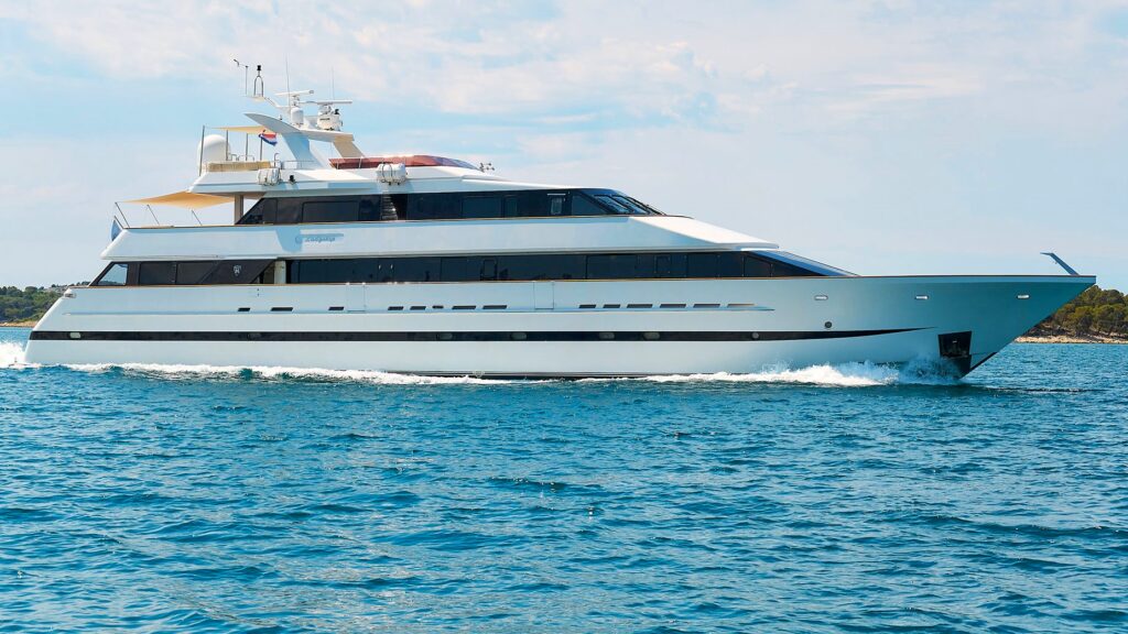 ladyship yacht charter side view cruising