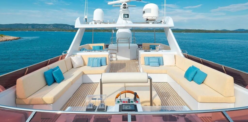 ladyship yacht charter flybridge lounge