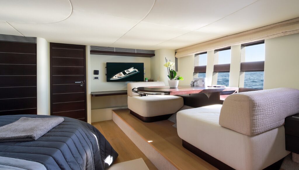 maoro yacht charter private lounge