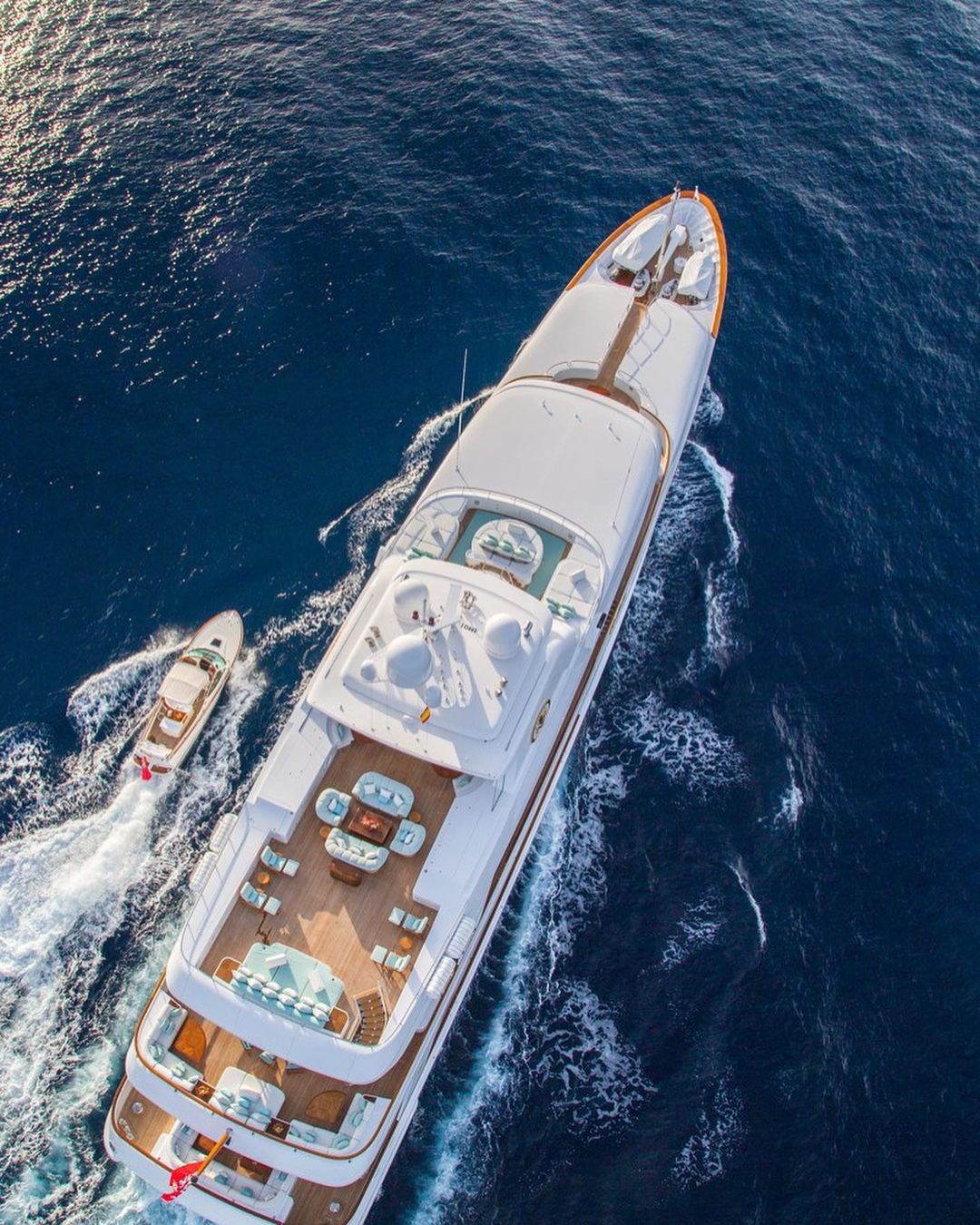 Callisto yacht from above