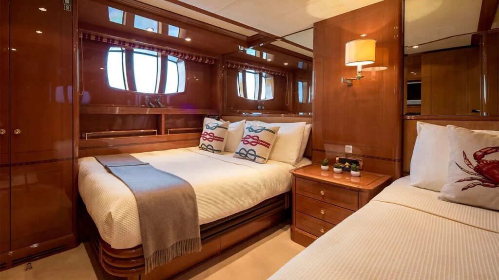 Rebecca V yacht charter triple cabin