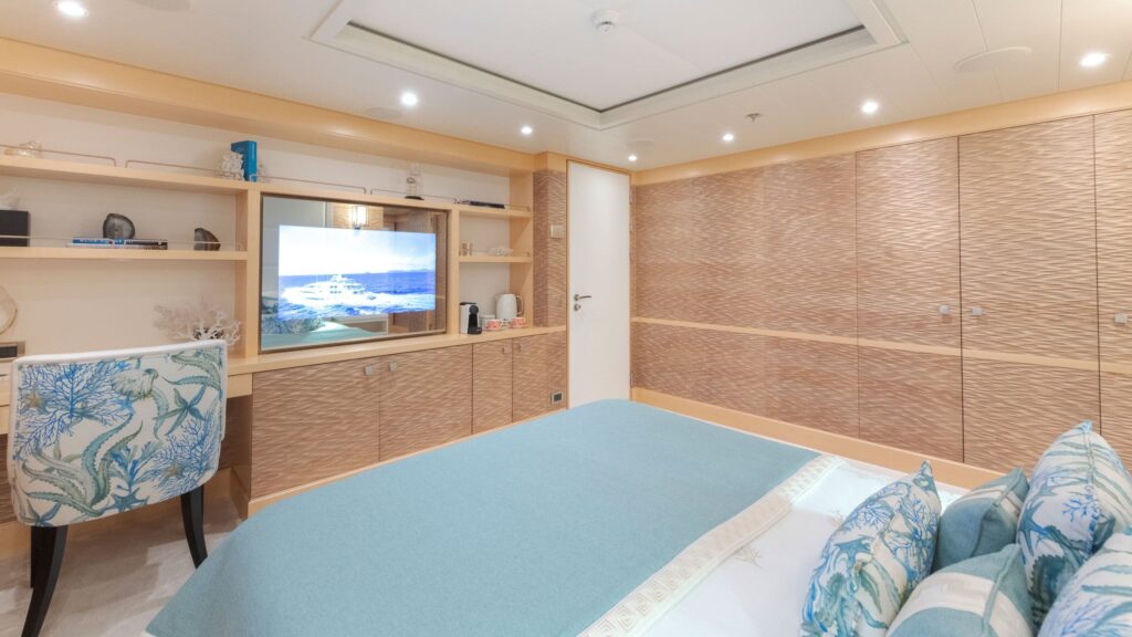 spirit yacht charter double cabin tv