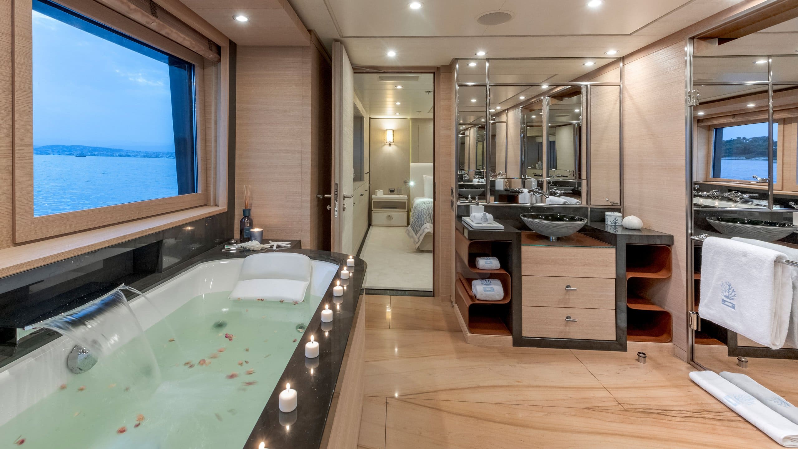 spirit yacht charter master en suite